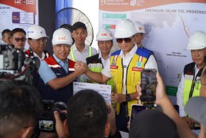 Menko Infrastruktur dan Pembangunan Kewilayahan Agus Harimurti Yudhoyono Tinjau Progres Jalan Tol Terpeka